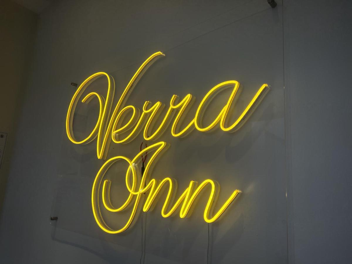 Verra Inn Тагайтай Экстерьер фото